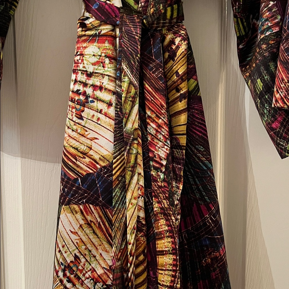 Natori beautiful butterfly like pattern -Elegant Multicolor Women's Robe - Picture 5 of 9